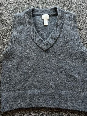H&M Women's Gray V-Neck Sweater Vest